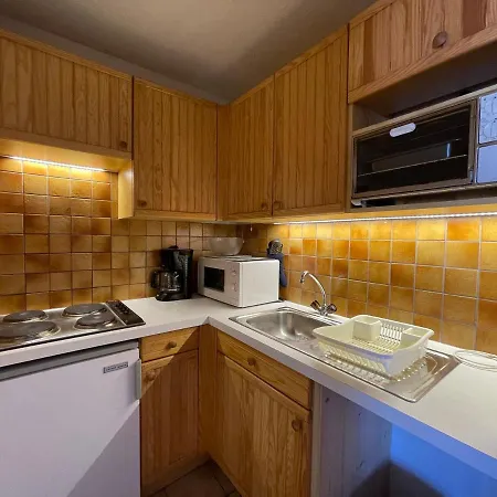 Cosy T2 Au Calme, Proche Centre Et Skibus, Garage Souterrain, Balcon, Tv, Equipement Complet - Fr-1-624-90 *